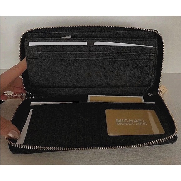New Michael Kors Jet Set Large Travel Continental wallet Leather Black with Gold - Picture 7 of 7